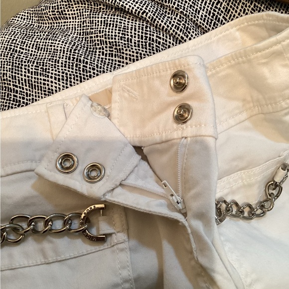 Michael Michael Kors white Bermuda shorts with chains Woman’s size 4 Pet… - Picture 4 of 12